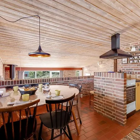 Imelda - 700m From The Sea By Interhome *